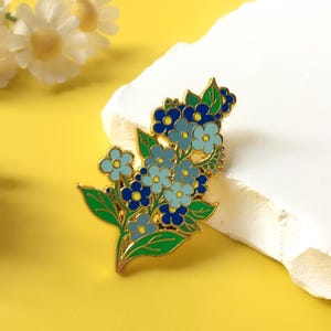 Forget-me-not Enamel Pin | Flower Lovers Pin Badge / Lapel Pin | Collar Pin / Cute Pin Collection / Gift for Her Him