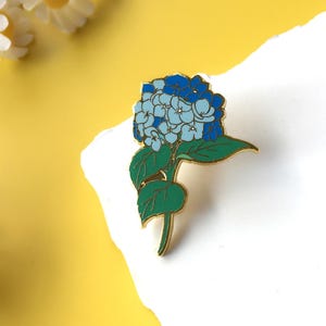 Hydrangea Enamel Pin | Flower Lovers Pin Badge / Lapel Pin | Collar Pin / Cute Pin Collection / Gift for Her Him