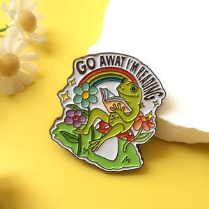 Funny Frog Enamel Pin | Book Lovers Pin Badge / Lapel Pin | Collar Pin / Cute Pin Collection / Gift for Her Him