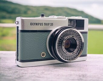 Retro Green Olympus Trip 35 Vintage Film Camera - D.O.M Oct 1979 - S/N 4171518. D. Zuiko 40MM F2.8 Lens. Mint Condition. Fully Functioning.