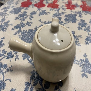 Elegante Keramik-Teekanne: Handgefertigter Teekessel aus Keramik, funktionell und stilvoll Bild 3