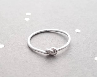 Tiny Knot Ring