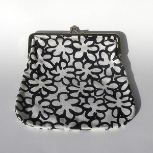 Vintage Marimekko pouch with kiss clasp image 3