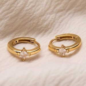 Diamond Huggie Earring,Minimalist Earrings,Huggie Hoop Earring,18K Gold Earring,diamond hoop,Huggie Earring,Gift For Her