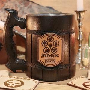 MTG Personalisierter Bierkrug | MTG Player Geschenk Bierkrug mit Gravur Sammelkartenspiel Geschenk MTG2