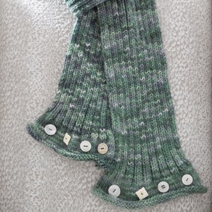 Women&#39;s Tweed Scarf in Wool and Alpaca with Button Detail