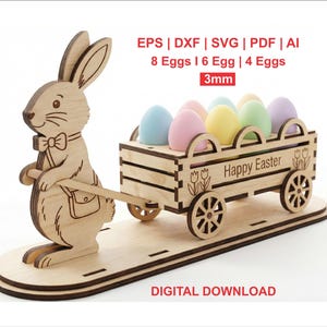 Könnte beinhalten: Ein hölzernes Osterhase zieht einen Wagen mit pastellfarbenen Eiern. Auf dem Wagen steht "Happy Easter" und es gibt florale Verzierungen. Der Text enthält: EPS, DXF, SVG, PDF, AI, 8 Eier, 6 Eier, 4 Eier, 3 mm und Digitaler Download.