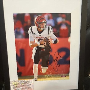 Immagine autografata da Joe Burrow con certificato di autenticità dei Cincinnati Bengals NFL, firmata da Sport