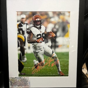 Foto autografata da Joe Mixon con certificato di autenticità dei Cincinnati Bengals NFL, firmata da Sports Texans