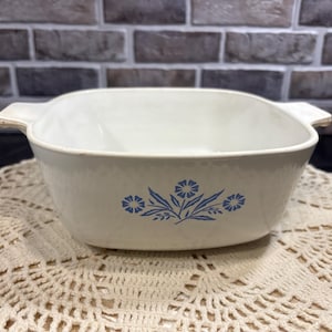 Vintage Corning Ware Blue Cornflower casserole dish P-1 1/2-B