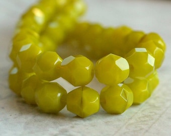 Czech Glass 6mm Beads Chartreuse Faceted Round : 25 pc