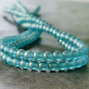 Perle de verre tchèque dorée suédine bleu sarcelle 4 mm Druk : 100 pièces suédine bleu sarcelle 4 mm Druk