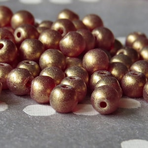 Perle en verre tchèque or velours grenat 4mm rondes Druk : 100 pc or daim rouge 4mm Druk