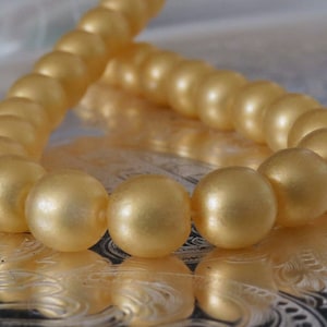 Sueded Gold Lame&#39; Czech Glass Bead 8mm Round Druk : 25 pc Gold Suede 8mm Druk
