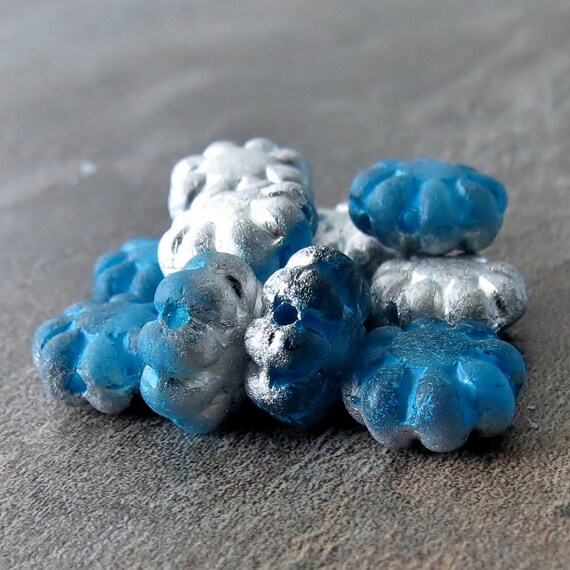 Perline Di Vetro Ceco A Forma Di Rosa Selvatica - Opalino Blu Zaffiro Con Lavaggio Platino - 14 Mm - 12 Perline - Italia - Foto 2