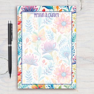 Helle Blumen gemusterte personalisierte Notizblock, benutzerdefinierte Notizblock, personalisierte Briefpapier, Schreibblock, Geschenk für sie, Wildblumen Notizblock