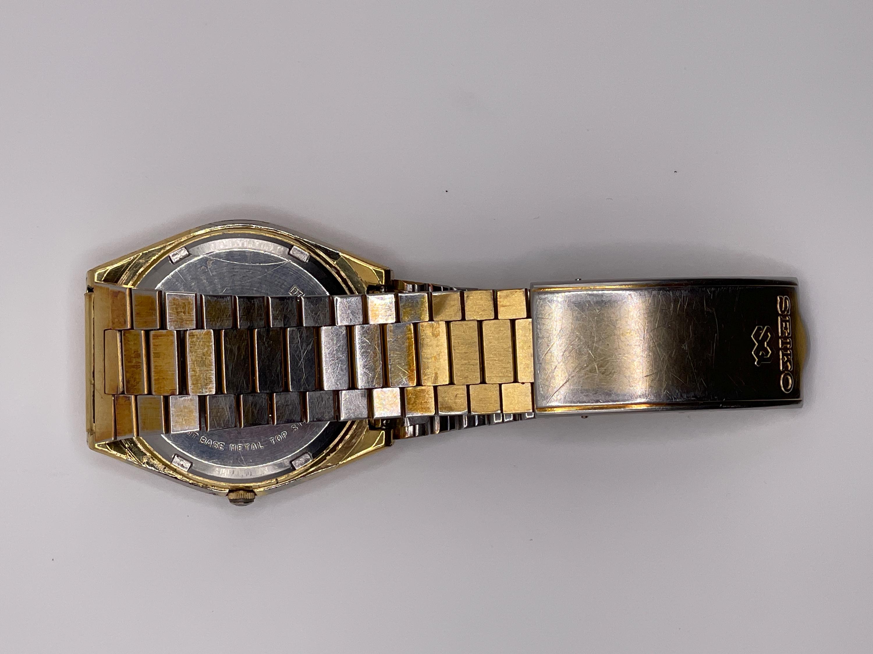 Vintage Seiko SQ 8223-8029 Day Date White Dial Angular