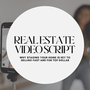 Puede incluir: Un smartphone en un tr&iacute;pode muestra un v&iacute;deo, con el texto "REAL ESTATE VIDEO SCRIPT" en negrita. Debajo, un texto m&aacute;s peque&ntilde;o dice "WHY STAGING YOUR HOME IS KEY TO SELLING FAST AND FOR TOP DOLLAR."