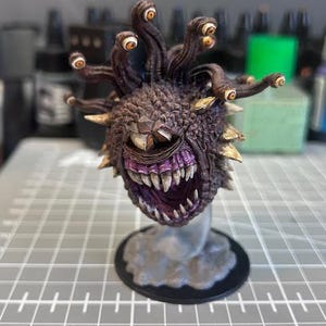 Dungeons and Dragons Wizkids Nolzurs Marvelous Beholder Hand Painted Level 2 Finish ( Monsters Manual colors)