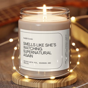 Supernatural inspirierte Sojakerze - Dean Winchester Merch - Personalisierte Sojawachskerze - Einzigartiges TV-Serien-Fangeschenk