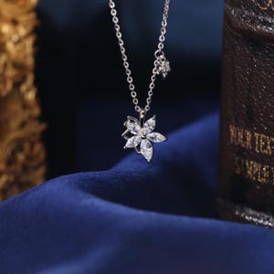 Ahornblatt Moissanit Damenhalskette 925 Sterling Silber, Vielseitige Diamant-Halskette für einzigartigen Stil, Botanische Themen Schlüsselbeinkette