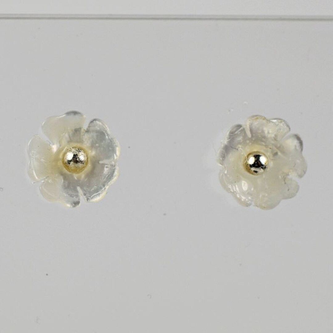 Mother of Pearl Color Blossom Stud Earrings Square White