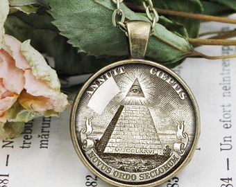 Collana Occhio Della Provvidenza Egizia Con Piramide – Acciaio Inox 316L, Portafortuna Per Uomo E Donna