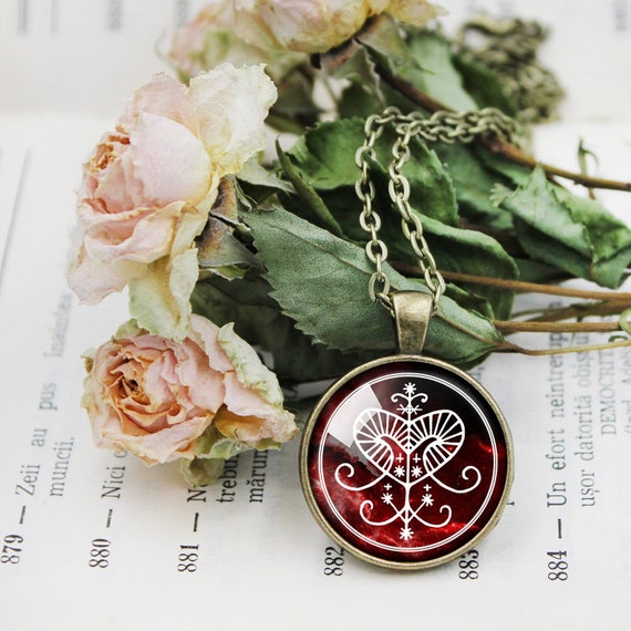 Collana Con Ciondolo Amuleto E Talismano Ogou Badagri Voodoo Veve - Italia