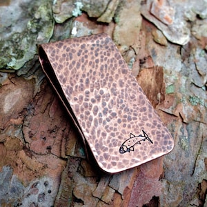 Clip para billetes de cobre con forma de trucha, martillado a mano, regalo para pescador, clip para billetes estampado a mano, regalo para padrinos de boda, regalo para el padre, regalo para él, regalo de pesca