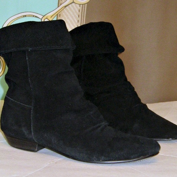 SZ 7B Ankle Boots / Black Suede Ankle Boots/ /  Flat Boot  Vintage 80s Boots