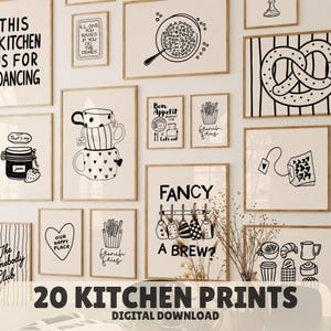 Può includere: Una collezione di 20 stampe da cucina incorniciate in bianco e nero, con varie illustrazioni e testo. Le stampe includono immagini di utensili da cucina, cibo e frasi come "Fancy a Brew?" e "This Kitchen is for Dancing". Le parole "20 Kitchen Prints Digital Download" sono in basso.
