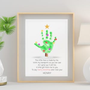 Empreinte de main d'arbre de Noël, artisanat de Noël personnalisé, cadeau de Noël pour grand-mère, maman, papa, oeuvre d'art mural de Noël personnalisé pour enfants