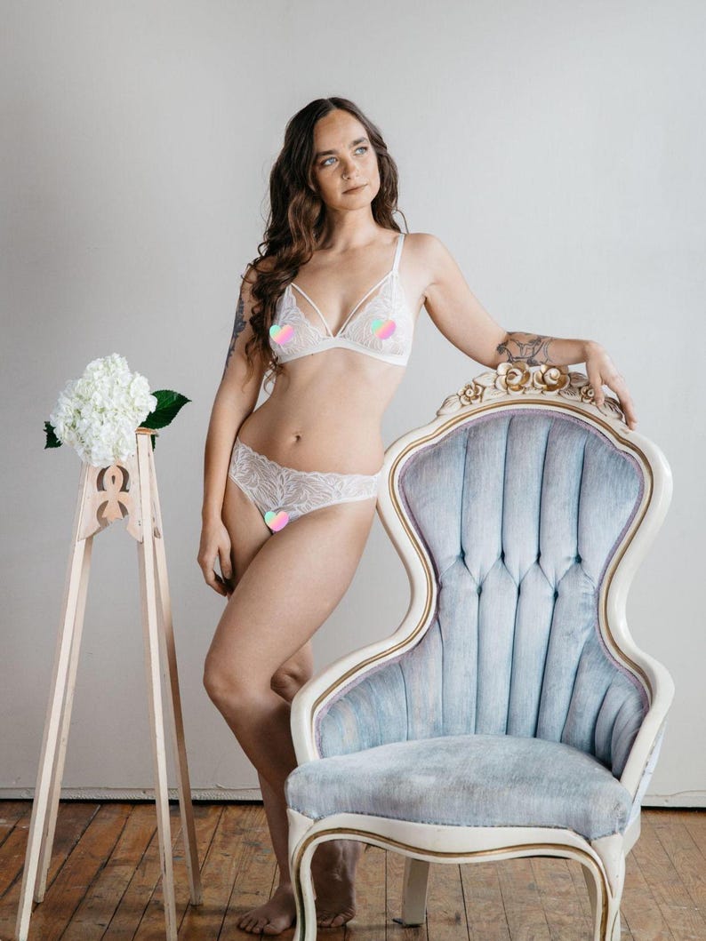 Elfenbein Strappy Bralette - 'Poppy' Style Lace BH - Handgefertigte Custom Fit Dessous - Brautdessous Bild 4