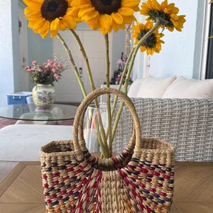 Bolso de paja con asa superior