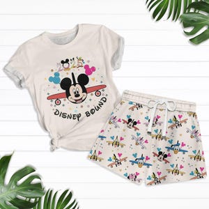 T-shirt e pantaloncini coordinati di Topolino Disney Bound, set vacanze per famiglie 2025, completo da aereo dei cartoni animati, pantaloncini estivi Disney