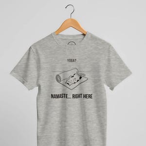 Yoga Shirt - Namaste Right Here Lazy Cat Funny shirt afbeelding 2