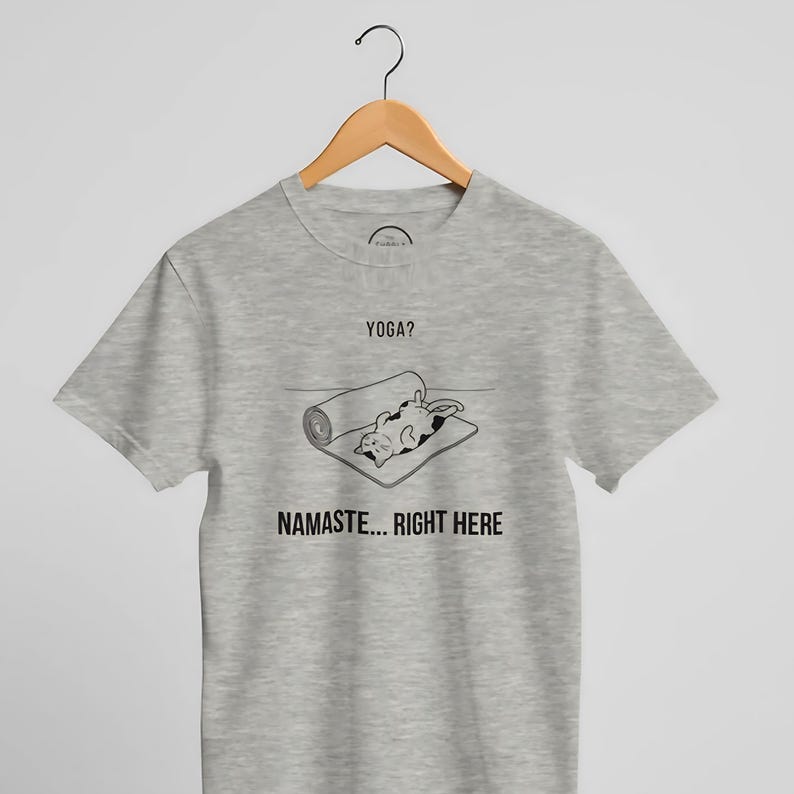 Yoga Shirt - Namaste Right Here Lazy Cat Funny shirt afbeelding 2