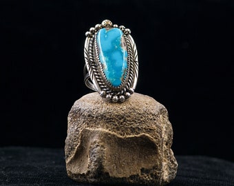 Vintage Native American Sterling Silver and Kingman Turquoise Ring.