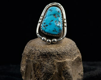 Vintage Native American Sterling Silver and Kingman Turquoise Ring. Size 6 1/4. Unsigned.