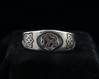 Vintage Sterling Silver Viking Celtic Triquetra Trinity Love Knot Cuff Bracelet.