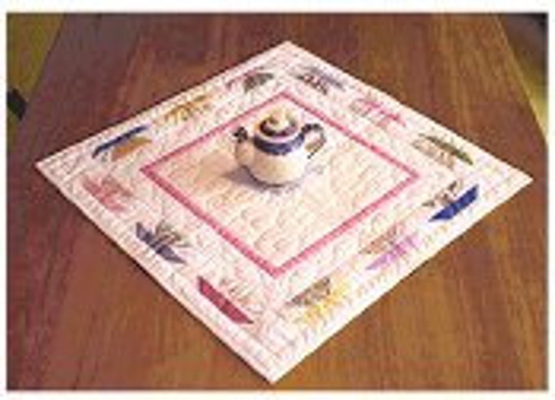 Paper-pieced teacup table topper pattern Tea-lightful image 1
