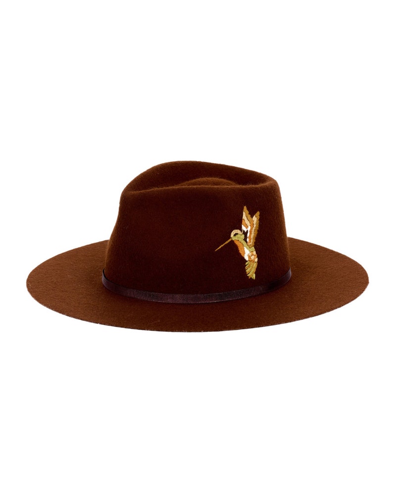 Chapeau fedora marron pour femme à large bord avec colibri brodé à la main En feutre de laine Mérinos Artisan et Made in Italy image 1