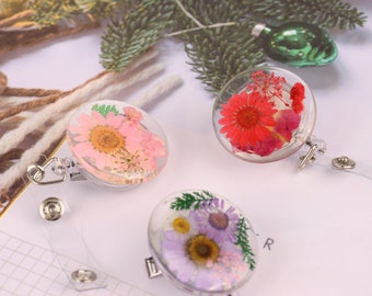 カスタム誕生花樹脂バッジリール、花柄バッジホルダー、ワニ口クリップバッジホルダー、誕生日プレゼント、看護師へのプレゼント、教師へのプレゼントのアイデア