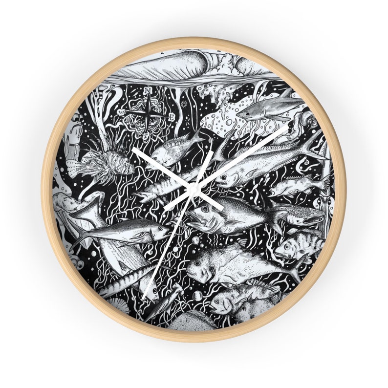 Monochrome Marine: Underwater Fish Scene Wall Clock Statement Piece Clock zdjęcie 7