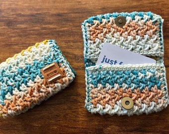 Cartera de crochet de doble bolsillo hecha a mano.