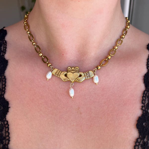 Handgefertigte Claddagh Anhänger Halskette: Gold, Perle, Irish Jewelry