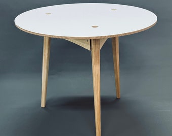 bauwerks' OT3, dreibeiniger runder Küchen- und Esstisch mit Wendeplatte, massive Tischbeine in Esche, Untergestell in Birke Multiplex