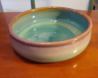 Gorgeous like-new glazed ceramic fruit bowl in beautiful shades of color and high-gloss finish.