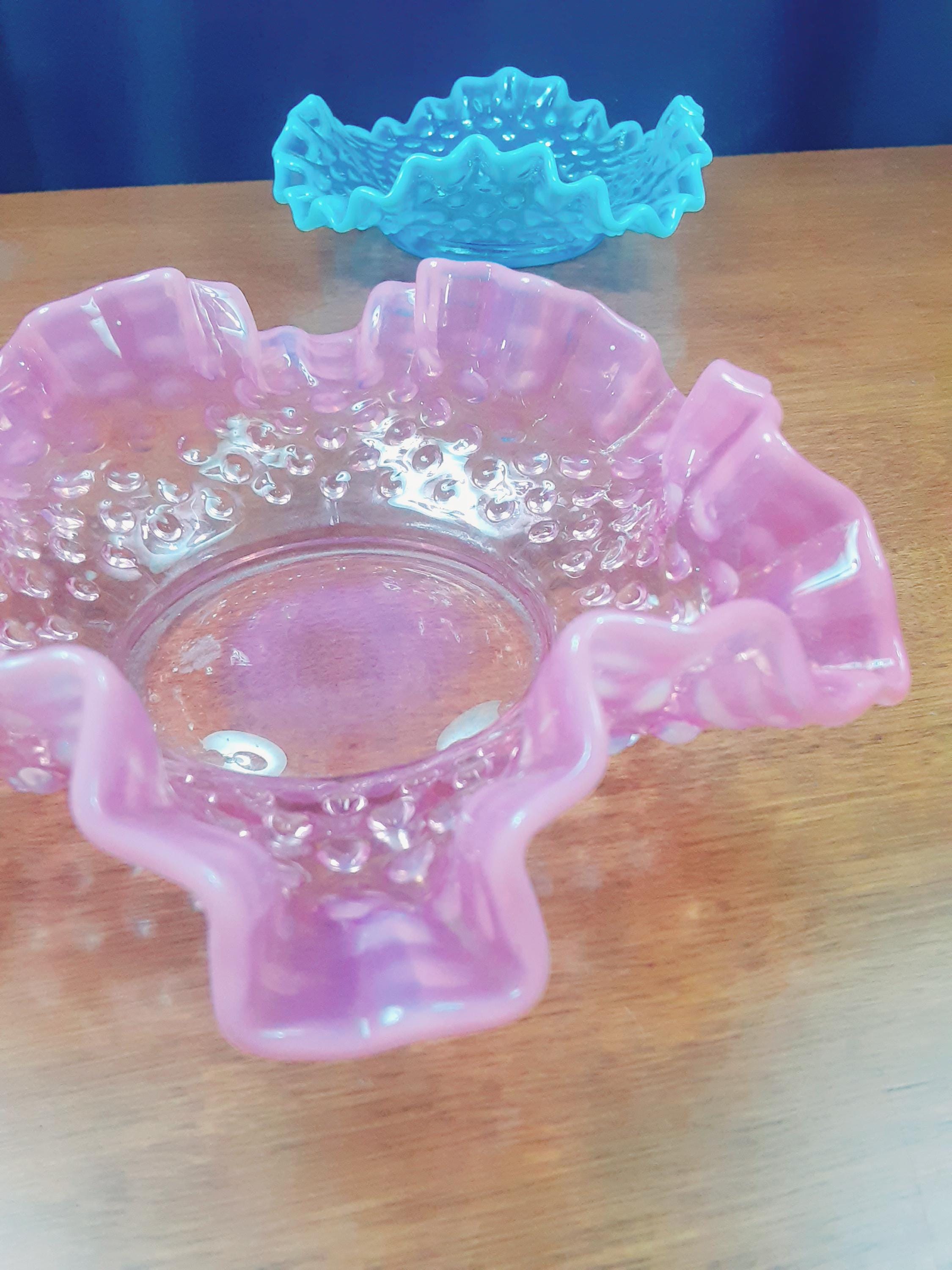 1950年代のヴィンテージ、フェントン社の手吹きオパールセント