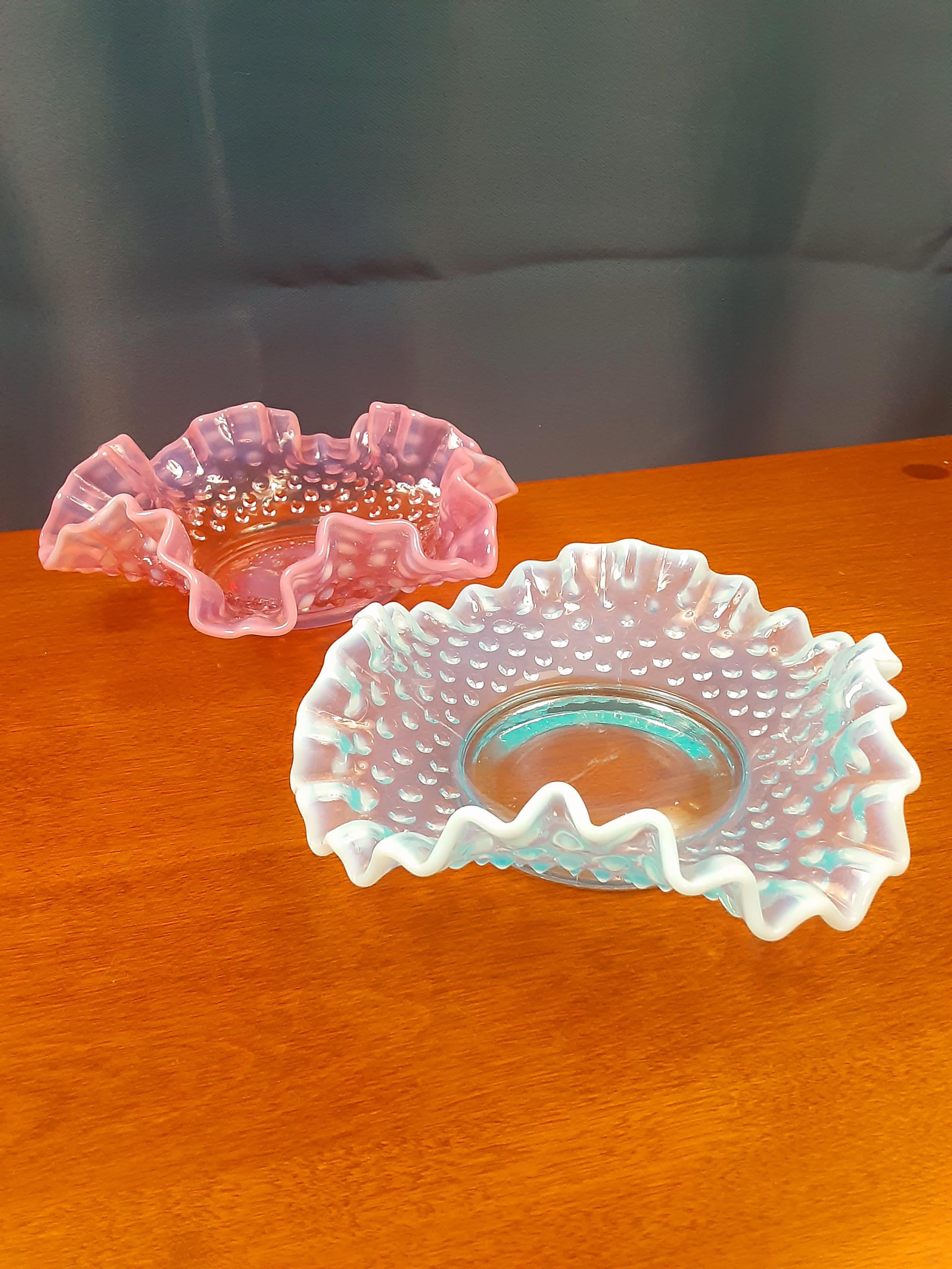 フェントン ブルーオパール セントオブネイル 美品です。アンティーク フェントン ブルーオパールセント ホブネイル ミニベース